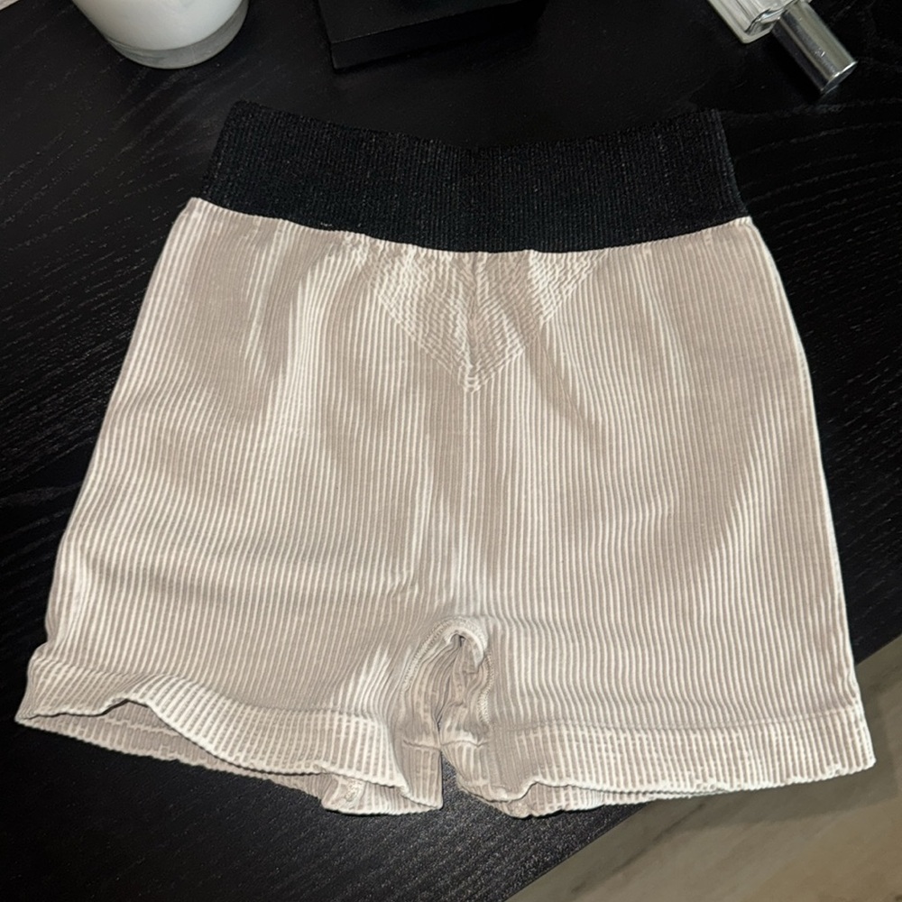 Prajna Shorts - Picture 2 of 2